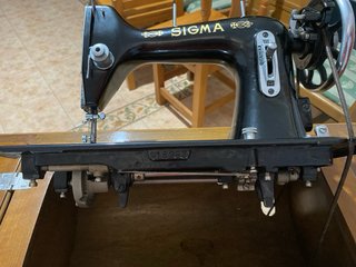 Máquina de coser Sigma antigua