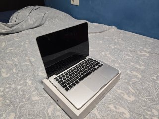 MacBook Pro con pantalla Retina de 13.3 pulgadas.