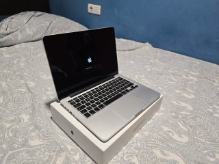 MacBook Pro con pantalla Retina de 13.3 pulgadas.