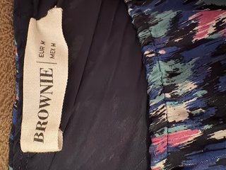Vestido Brownie original de un hombro y estampado