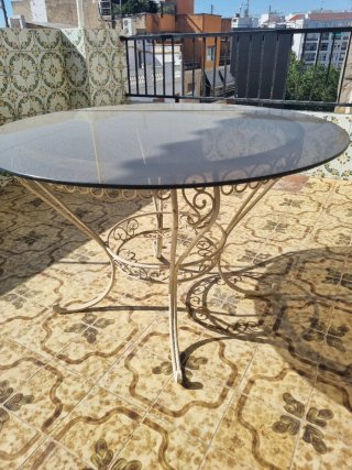 Mesa redonda terraza cristal y hierro