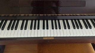 Piano de pared Yamaha caoba