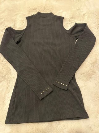 Jersey Guess Negro Hombros Descubiertos