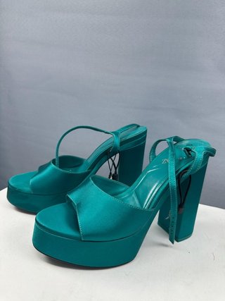 Zapatos de tacón Zara color turquesa