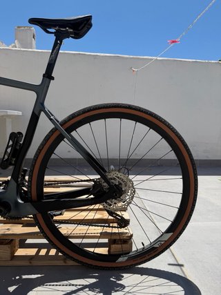 MEGAMO GRAVEL CARBON - COMO NUEVA