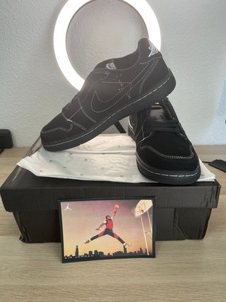 Zapatillas negras Talla 43 Nuevas en su caja