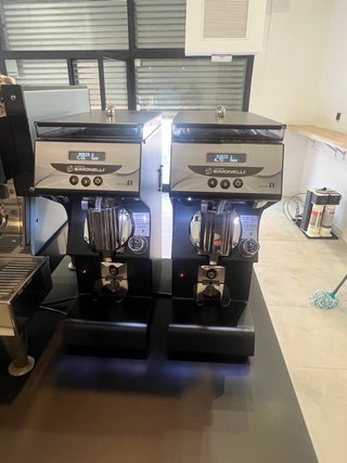 Cafetera La Marzocco + Molinillo + BWT Osmosis