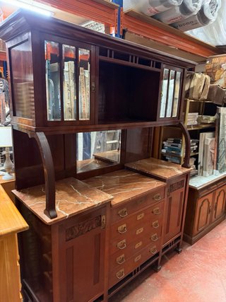 Alacena antigua madera y marmol  estilo modernista