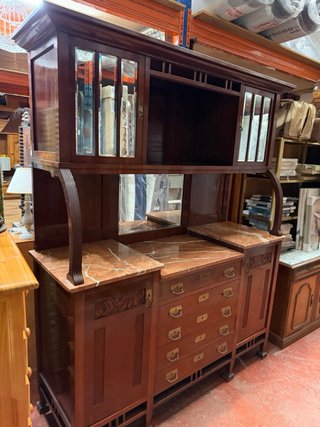 Alacena antigua madera y marmol  estilo modernista