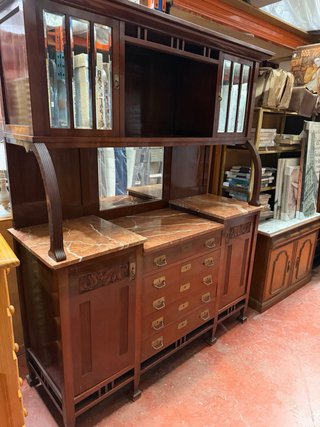 Alacena antigua madera y marmol  estilo modernista