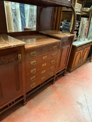 Alacena antigua madera y marmol  estilo modernista