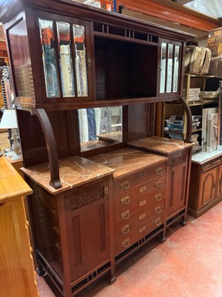 Alacena antigua madera y marmol  estilo modernista
