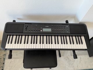 Pack completo - Yamaha PSR-E383 ¡Impecable!