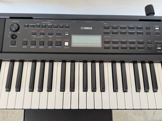 Pack completo - Yamaha PSR-E383 ¡Impecable!