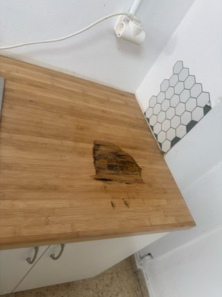 Cocina con fregadero y gripo