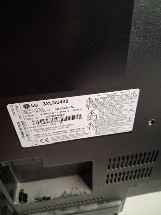 TV LG 32LN5400 con soporte