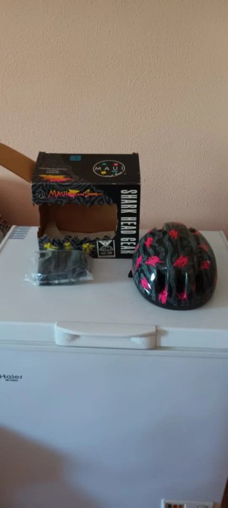 Casco de Bicicleta Maui and Sons Shark Head