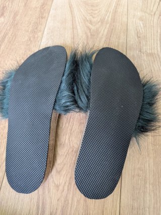 Sandalias peludas