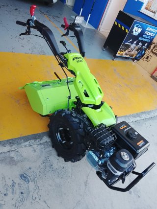 Motocultor y desbrozadora de martillos