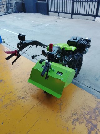 Motocultor y desbrozadora de martillos