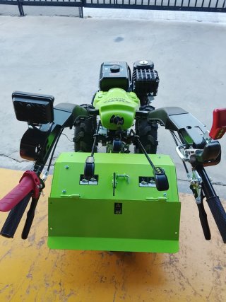 Motocultor y desbrozadora de martillos