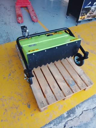 Motocultor y desbrozadora de martillos