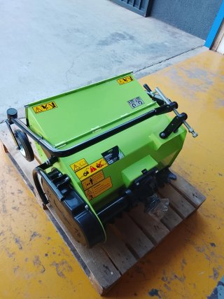 Motocultor y desbrozadora de martillos
