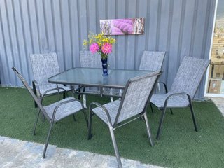 Conjunto de jardín mesa y sillas