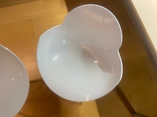 Sillas metacrilato blanco y patas de madera 175und