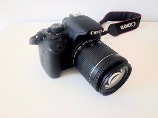 Canon EOS 700D + Objetivo 18-55mm