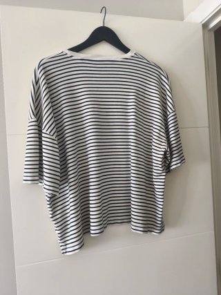 Camiseta Rayas Blanca y Negra Talla Única, tengo 2