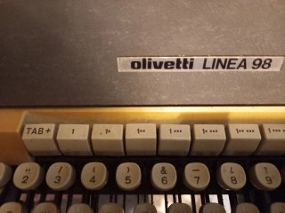 Máquina de escribir Olivetti Línea 98