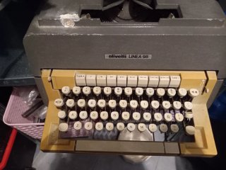 Máquina de escribir Olivetti Línea 98