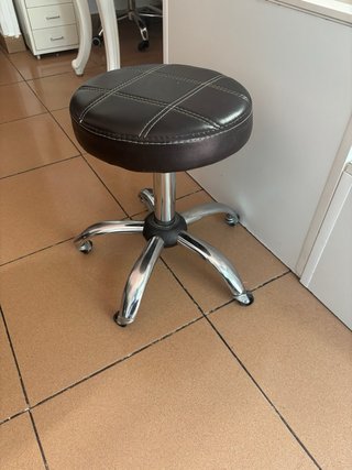 Lavabo y silla peluquería ,espejos , vitrina .etc