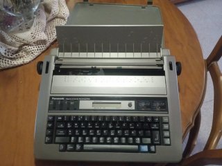 Máquina de Escribir Electrónica Panasonic R194