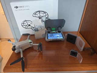 DJI Mini 3 pro con accesorios