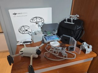 DJI Mini 3 pro con accesorios