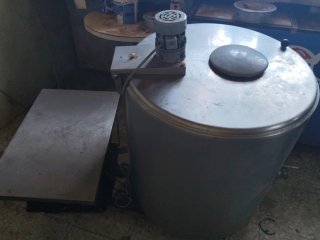 Material ganadero, salas de ordeño, tanques.
