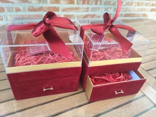 Caja joyero lujo rojo y dorado terciopelo