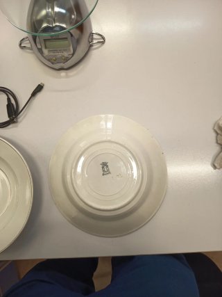 Dos platos hondos antiguos