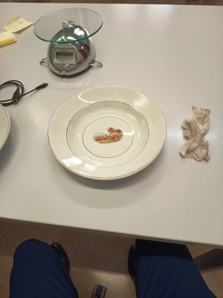 Dos platos hondos antiguos