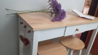 Mesa alta con 2 taburetes