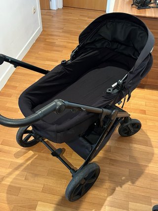 Capazo y silla de bebé + complementos