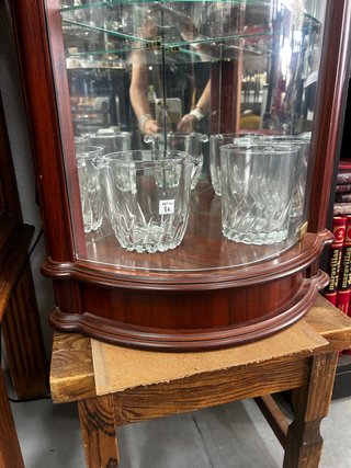 Vitrina Rincón Exclusiva Cristal Curvo y Madera