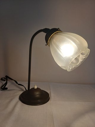 Vecchia lampada da tavolo vintage metallo e vetro