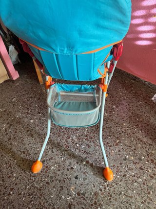 Trona de bebé con bandeja naranja