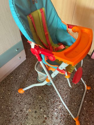 Trona de bebé con bandeja naranja