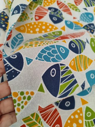 Tela loneta estampada peces multicolor