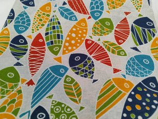 Tela loneta estampada peces multicolor