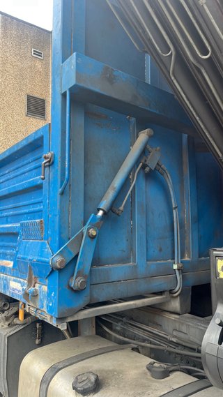 Laterales basculantes hidráulicos para camión